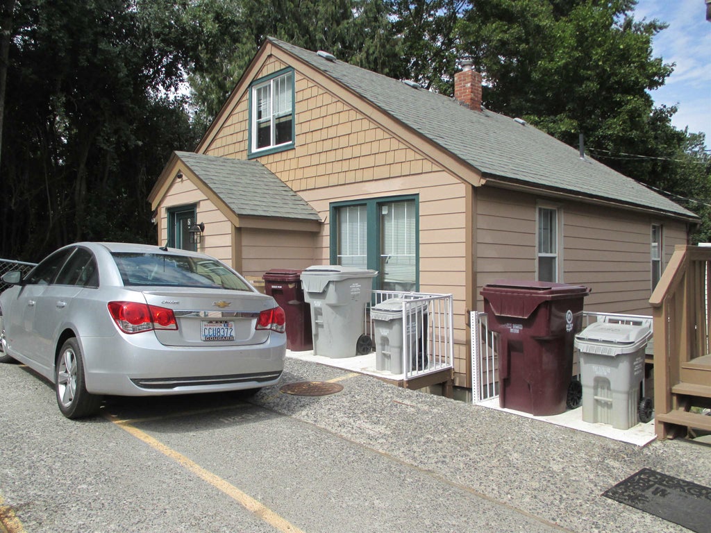 Photo of 905 NE Lake St, Pullman, WA 99163 (MLS # 202624360)