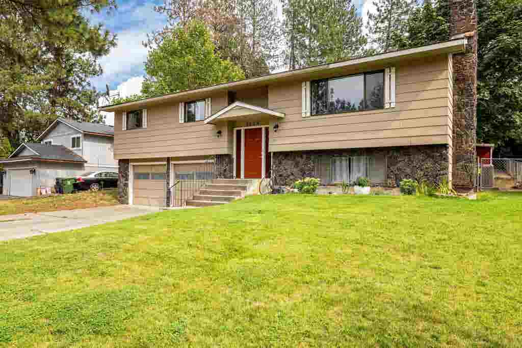 Photo of 8524 N Hill N Dale St, Spokane, WA 99208 (MLS # 202622973)
