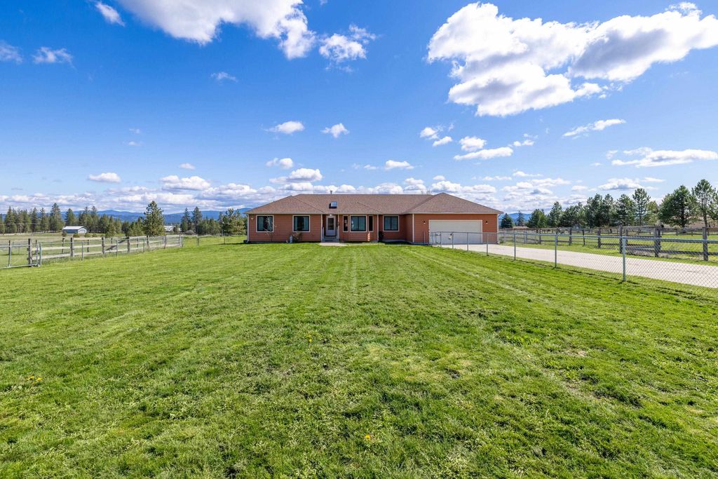 Photo of 25110 N Aspen Grove Ln, Colbert, WA 99005 (MLS # 202615714)