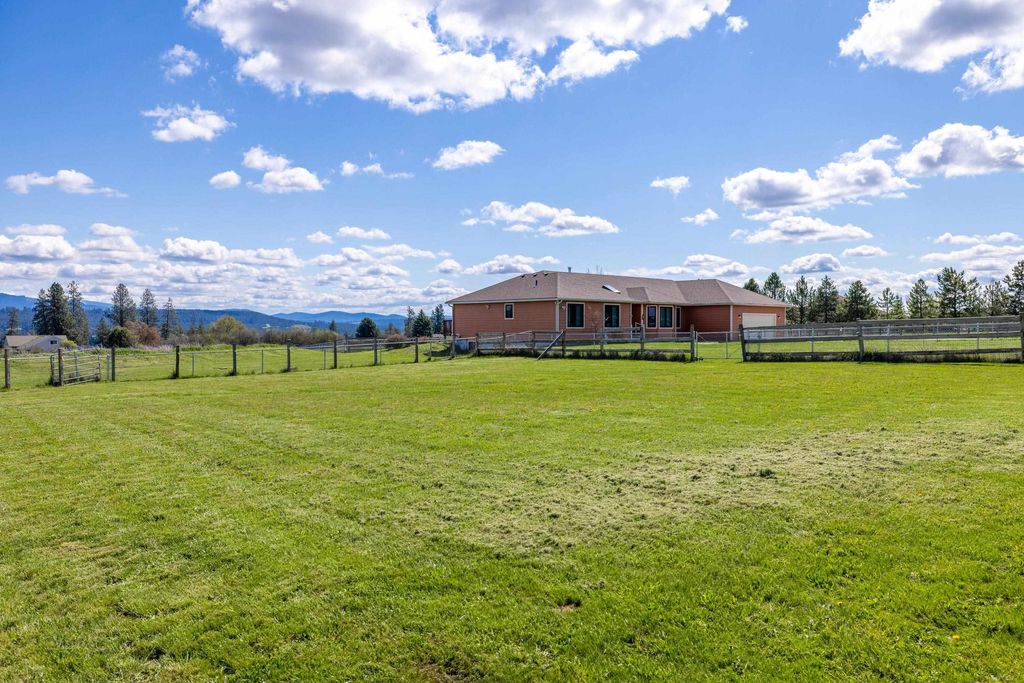 Photo of 25110 N Aspen Grove Ln, Colbert, WA 99005 (MLS # 202615714)