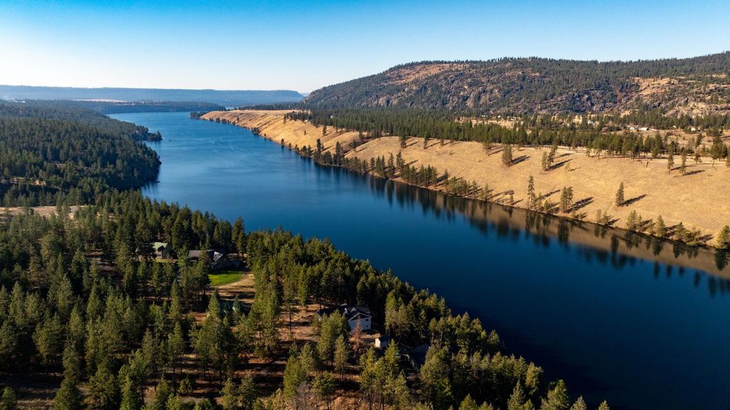 Photo of 21125 N Byrne Ln, Nine Mile Falls, WA 99026 (MLS # 202526652)