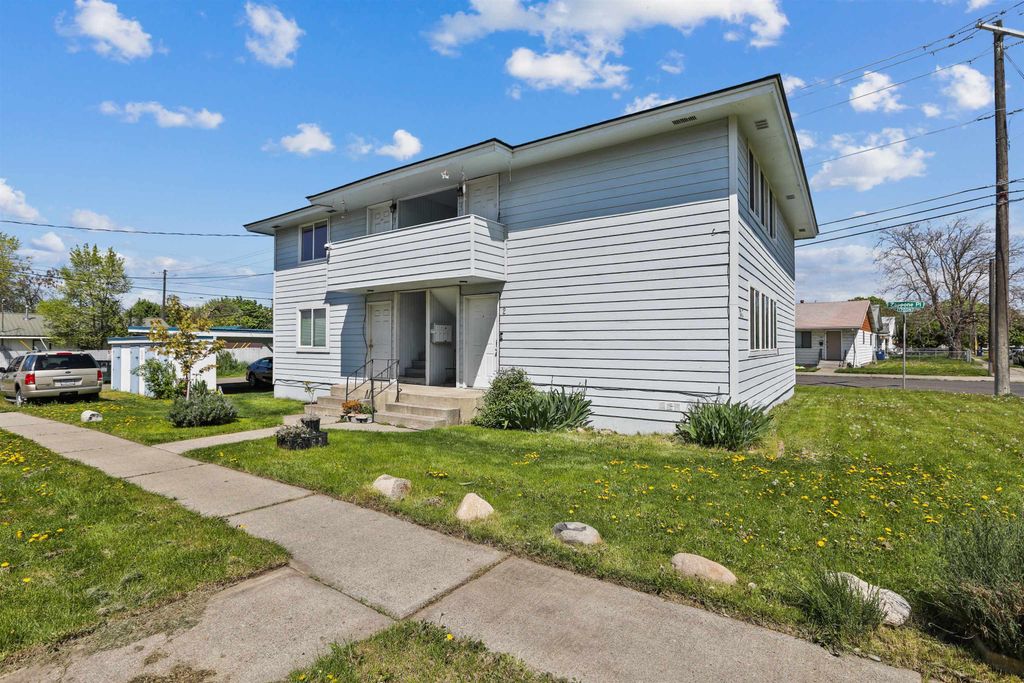 Photo of 1847 E Marshall Ave, Spokane, WA 99207 (MLS # 202616563)