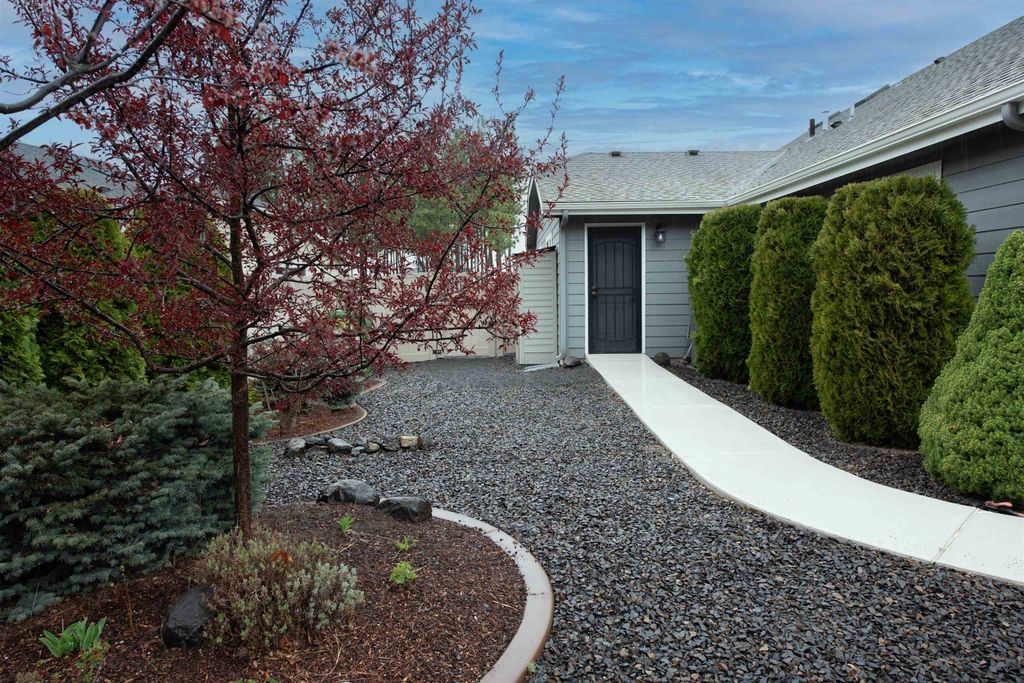 Photo of 907 W SIENA PEAK Rd, Spokane, WA 99224 (MLS # 202615923)