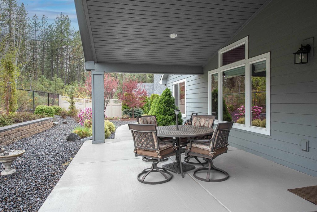 Photo of 907 W SIENA PEAK Rd, Spokane, WA 99224 (MLS # 202615923)