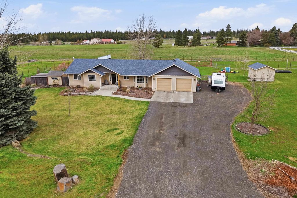 Photo of 3916 W Dakin Ln, Cheney, WA 99004 (MLS # 202615718)