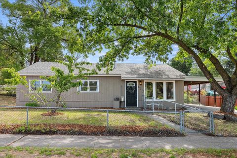 Photo of 6212 N Assembly St, Spokane, WA 99205 (MLS # 202618643)
