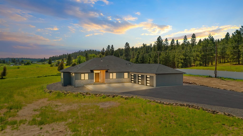 Photo of 19490 N Madison Rd, Mead, WA 99021 (MLS # 202623460)