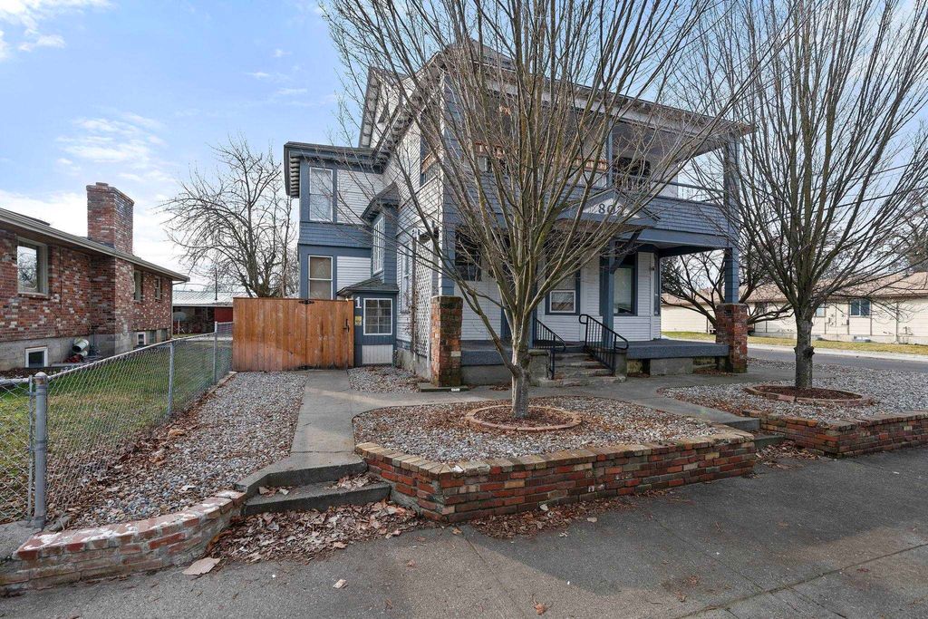 Photo of 802 E Baldwin Ave, Spokane, WA 99207 (MLS # 202615914)