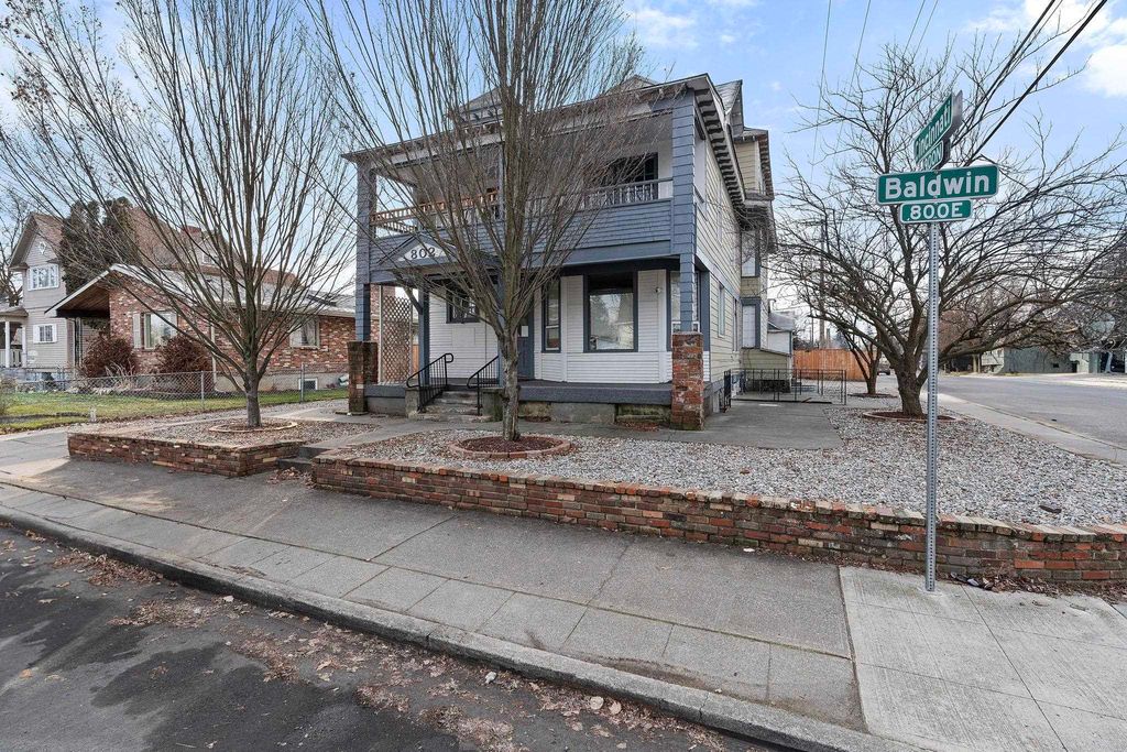 Photo of 802 E Baldwin Ave, Spokane, WA 99207 (MLS # 202615914)