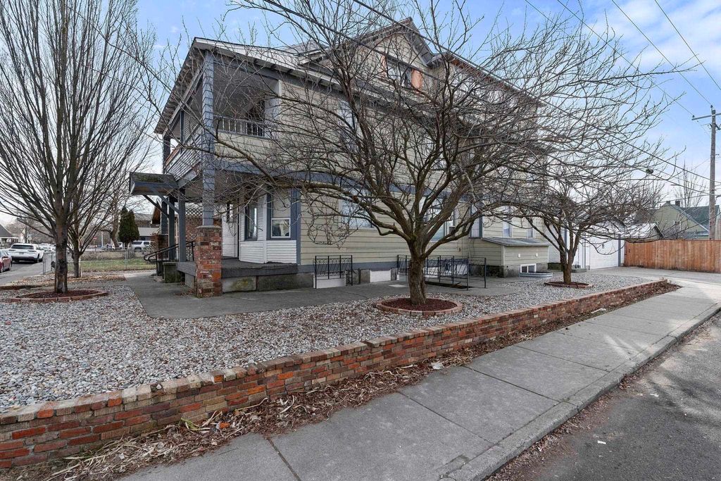 Photo of 802 E Baldwin Ave, Spokane, WA 99207 (MLS # 202615914)