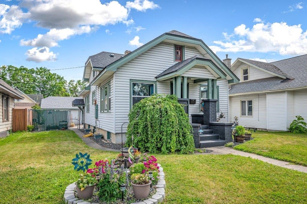 Photo of 714 E Montgomery Ave, Spokane, WA 99207 (MLS # 202619112)