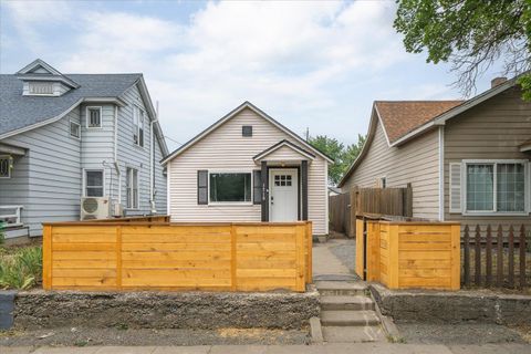 Photo of 1718 W Dean Ave, Spokane, WA 99201 (MLS # 202526325)