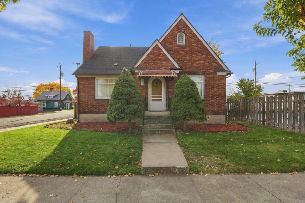 Photo of 401 W 4th St, Sprague, WA 99032 (MLS # 202626183)