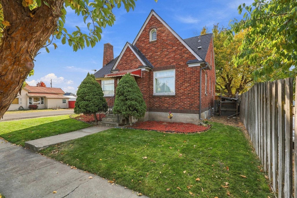 Photo of 401 W 4th St, Sprague, WA 99032 (MLS # 202626183)
