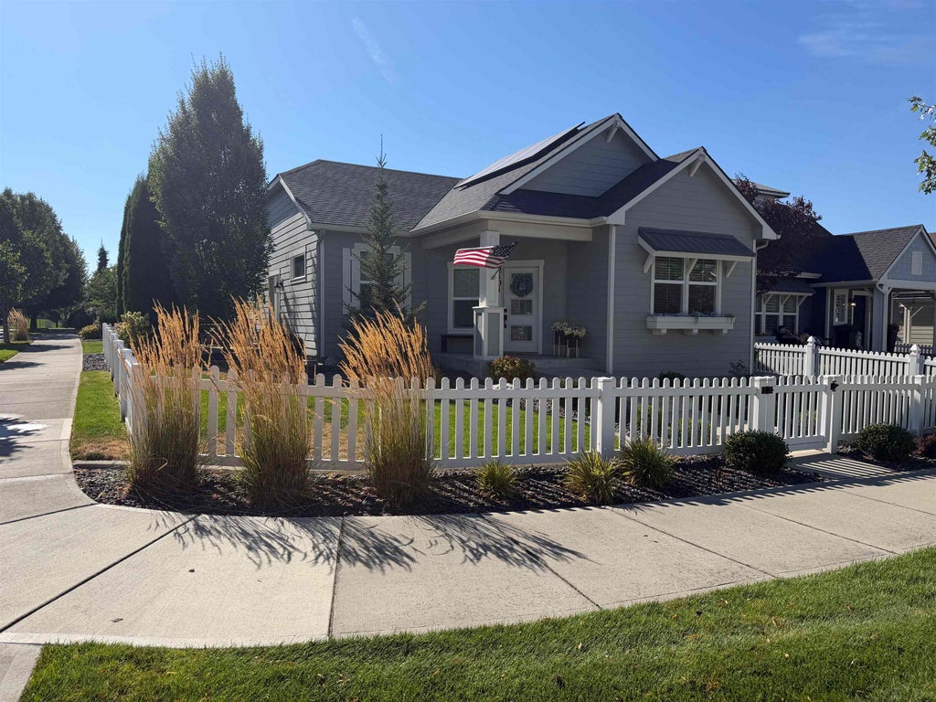 Photo of 2101 N Wolfe Penn St, Liberty Lake, WA 99019 (MLS # 202623597)