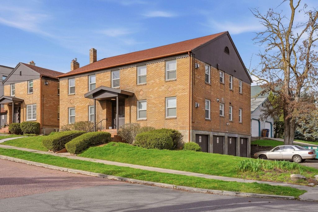 Photo of 104 S Oak St, Spokane, WA 99201 (MLS # 202615830)