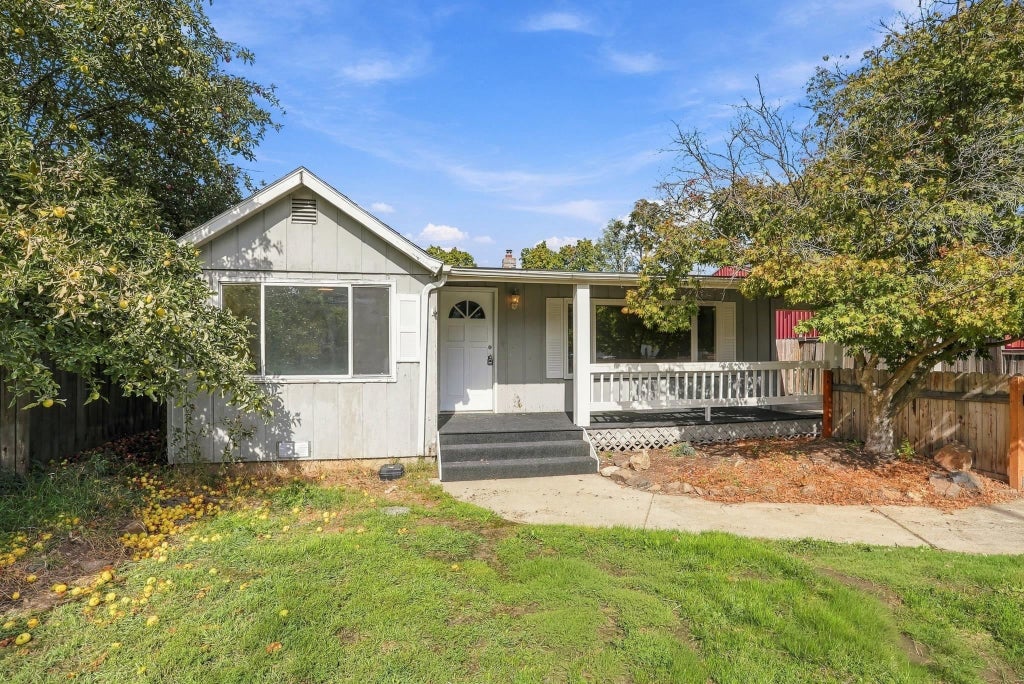 Photo of 3807 E 29th Ave, Spokane, WA 99223 (MLS # 202625688)