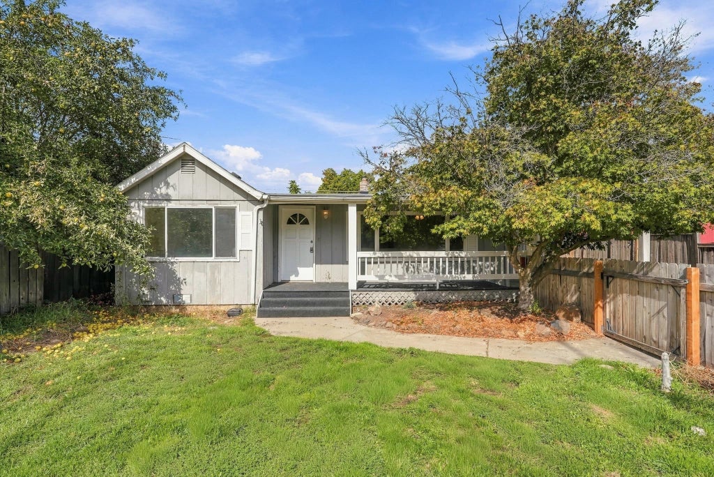 Photo of 3807 E 29th Ave, Spokane, WA 99223 (MLS # 202625688)