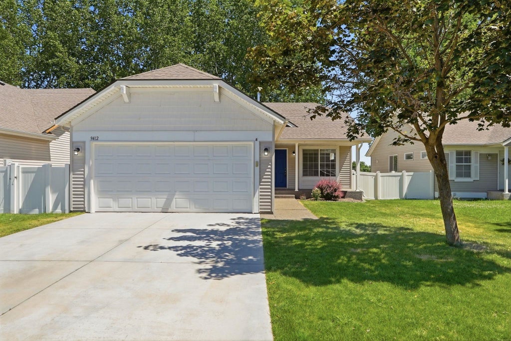 Photo of 9412 N Oak St, Spokane, WA 99208 (MLS # 202619730)