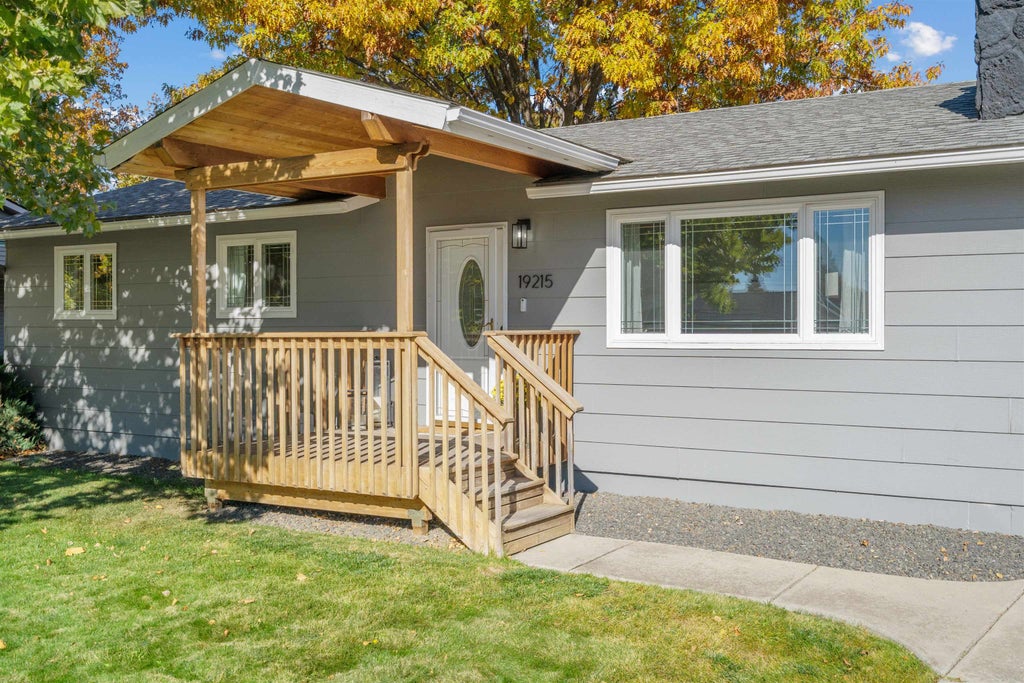 Photo of 19215 E Valleyway Ave, Spokane Valley, WA 99016 (MLS # 202625879)