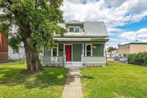 Photo of 427 E Glass Ave, Spokane, WA 99207 (MLS # 202526340)