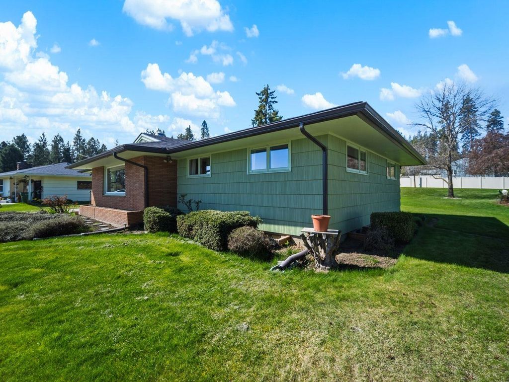 Photo of 218 S River St, Rockford, WA 99030 (MLS # 202616303)