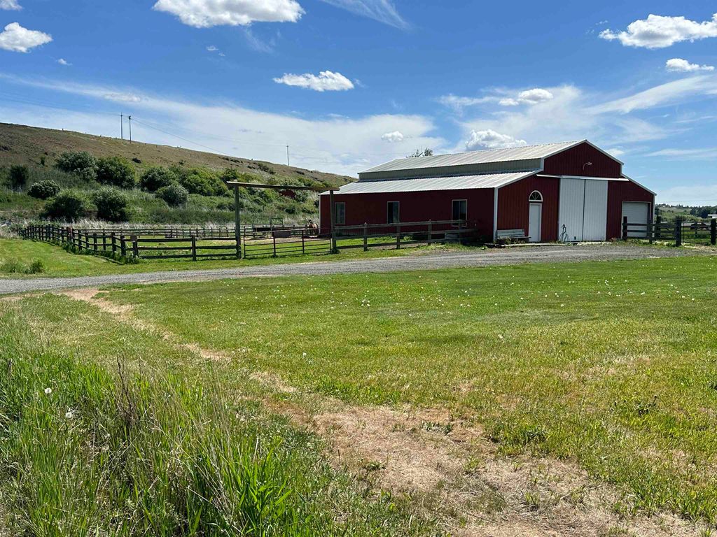 Photo of 7XX S Armstrong Rd, Pullman, WA 99163 (MLS # 202616446)
