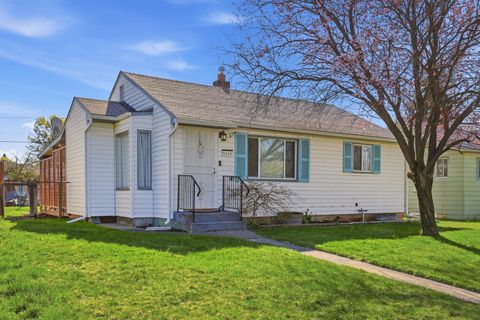 Photo of 5224 N Cannon St, Spokane, WA 99205 (MLS # 202615539)