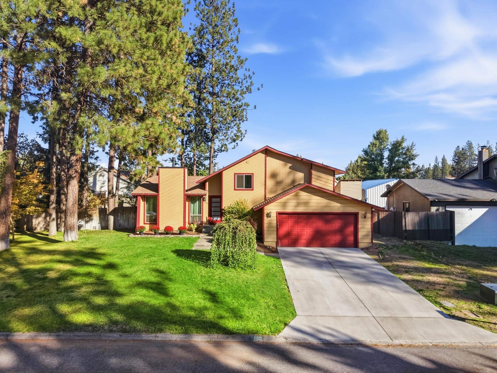 Photo of 2406 N Pioneer Ridge Dr, Post Falls, ID 83854 (MLS # 202625878)