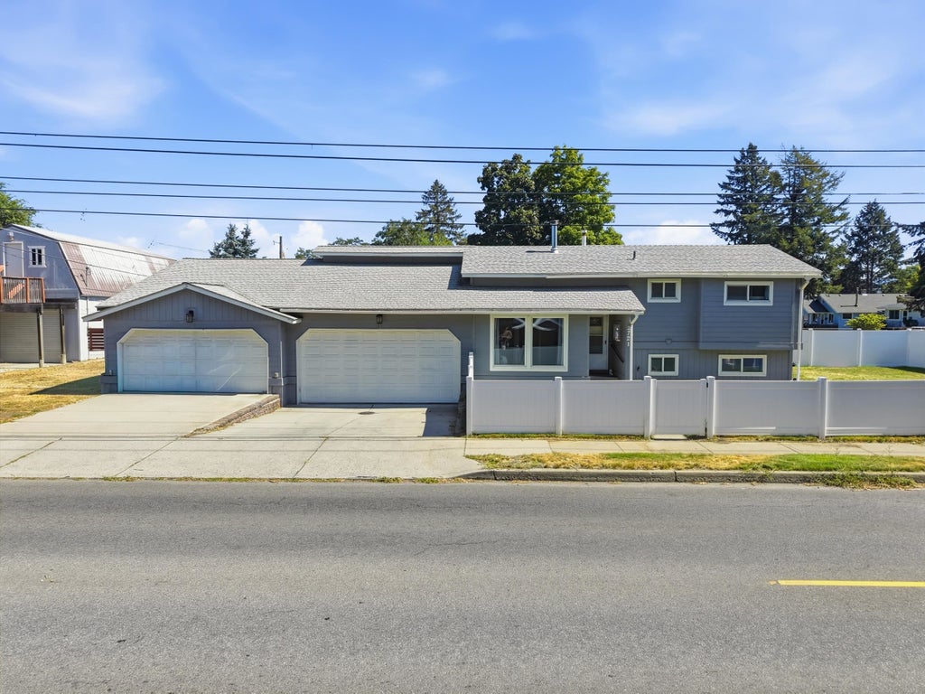 Photo of 2721 S FREYA St, Spokane, WA 99223 (MLS # 202623669)