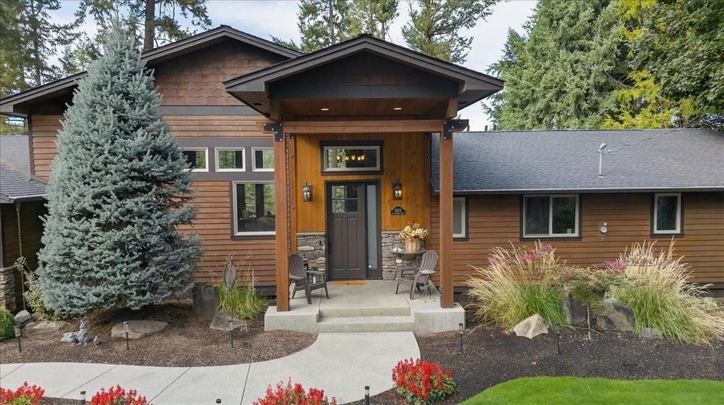 Photo of 1622 W Fairway Dr, Spokane, WA 99218 (MLS # 202525546)
