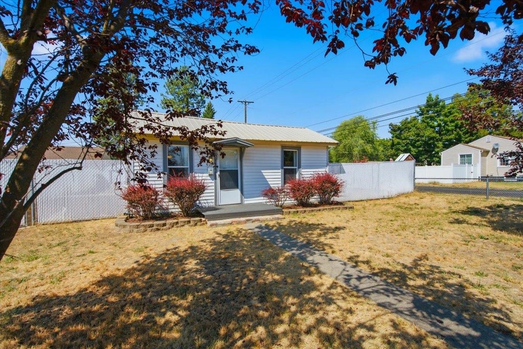Photo of 4129 N Normandie St, Spokane, WA 99205 (MLS # 202622959)