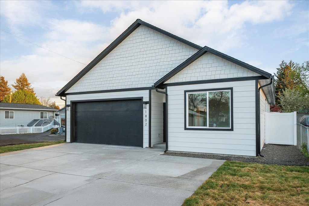 Photo of 1802 E WELLESLEY Ave, Spokane, WA 99207 (MLS # 202616343)