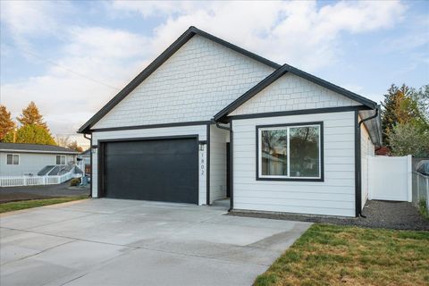 Photo of 1802 E Wellesley Ave, Spokane, WA 99207 (MLS # 202616343)