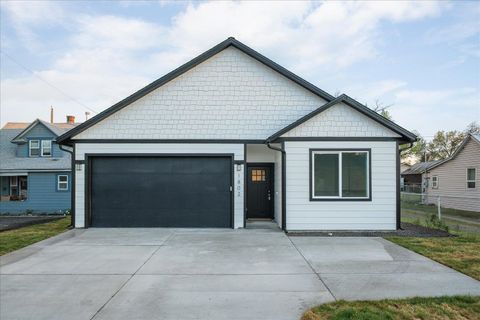 Photo of 1802 E WELLESLEY Ave, Spokane, WA 99207 (MLS # 202616343)