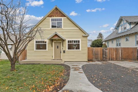 Photo of 2721 E Queen Ave, Spokane, WA 99217 (MLS # 202526541)