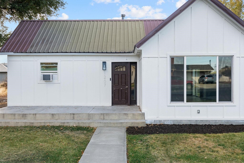 Photo of 1207 Washington St, Davenport, WA 99122 (MLS # 202626160)