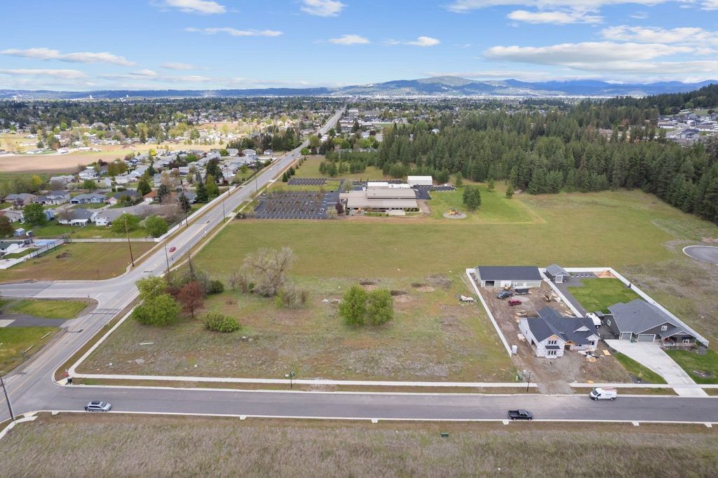 Photo of 15519 E 33rd Ct, Spokane Valley, WA 99037 (MLS # 202616528)