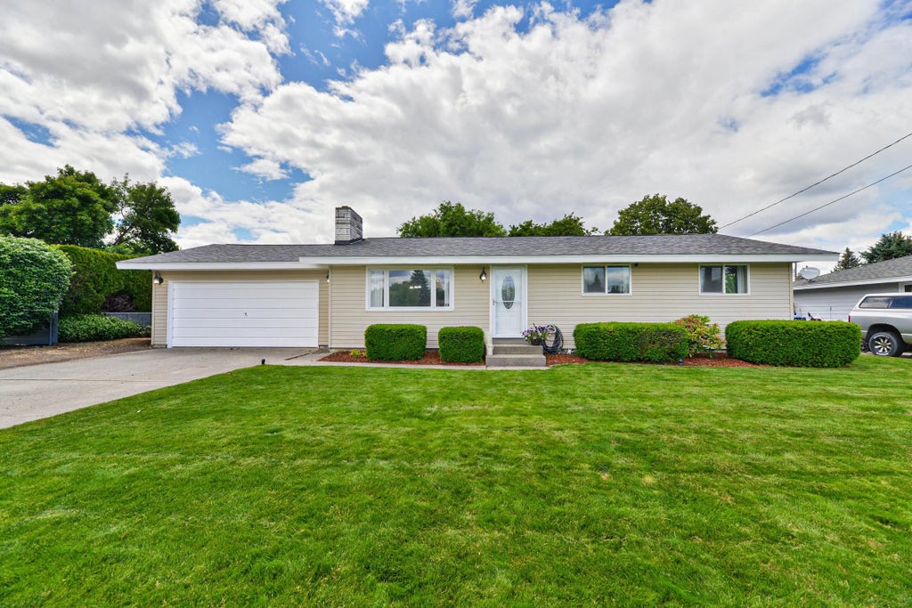 Photo of 911 N Skipworth Rd, Spokane Valley, WA 99206 (MLS # 202619132)