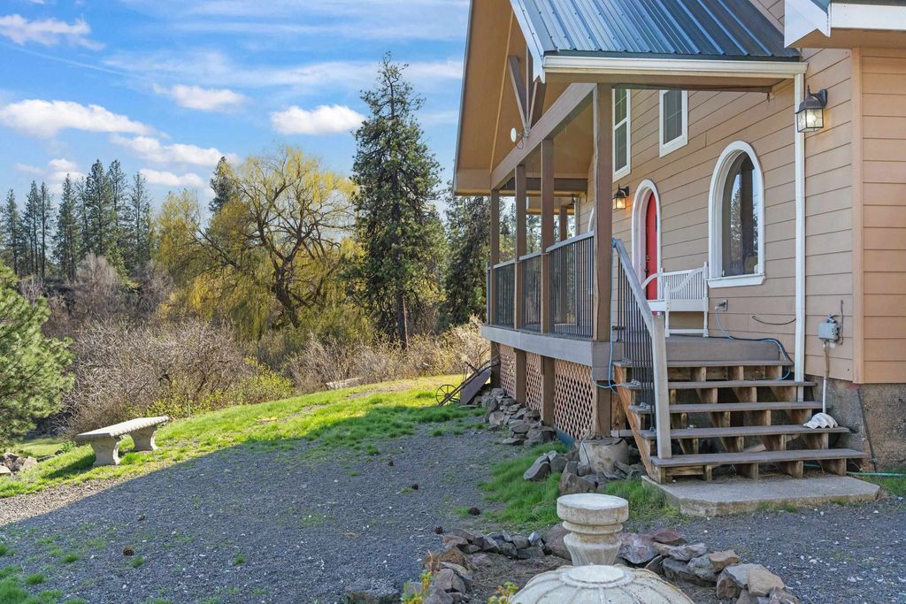 Photo of 6721 W Greenwood Rd, Spokane, WA 99224 (MLS # 202615897)