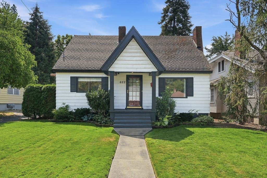Photo of 622 E 27TH Ave, Spokane, WA 99203 (MLS # 202626171)