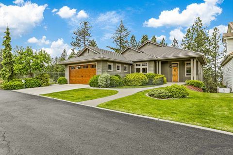 Single Family Residence in Spokane WA 2046 Parkwood Cir.jpg