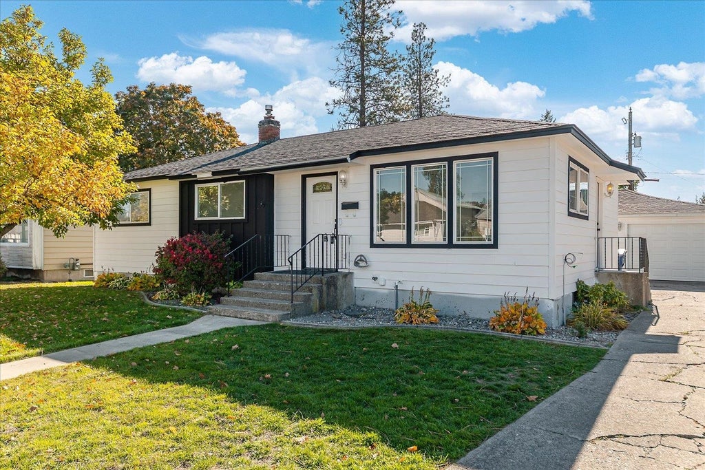 Photo of 4309 W Rowan Ave, Spokane, WA 99205 (MLS # 202625912)