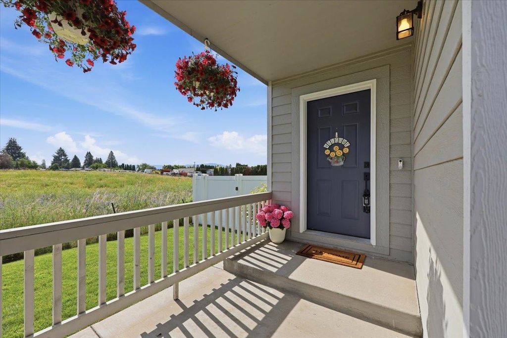 Photo of 10226 E Walton Ct, Spokane, WA 99206 (MLS # 202619902)