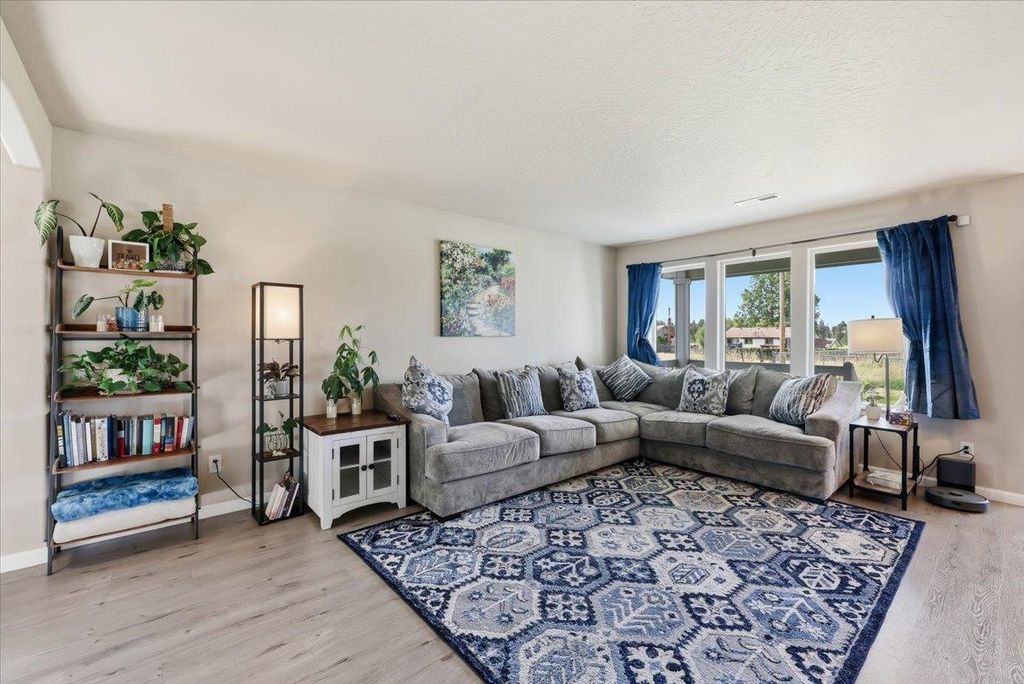Photo of 10226 E Walton Ct, Spokane, WA 99206 (MLS # 202619902)
