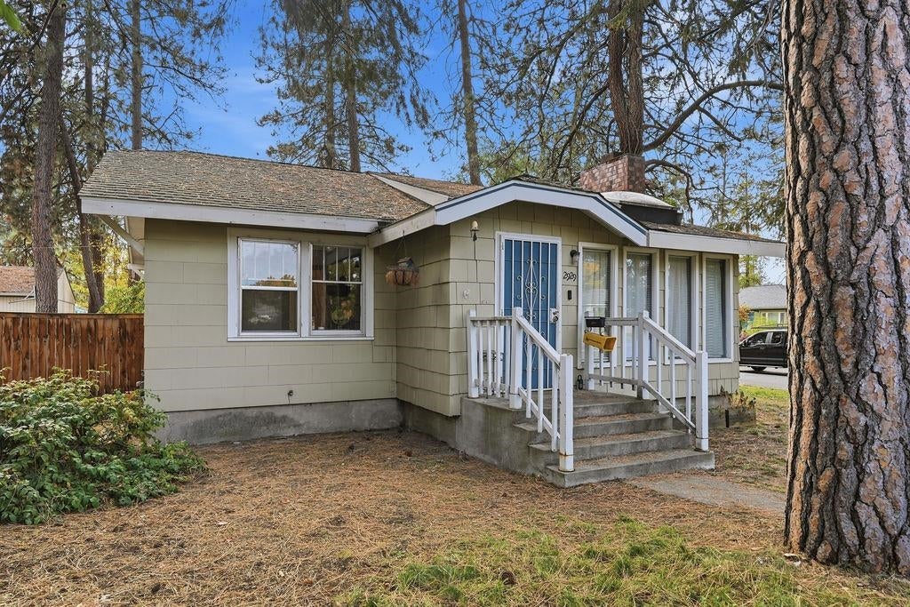 Photo of 2929 W Garland Ave, Spokane, WA 99224 (MLS # 202625925)