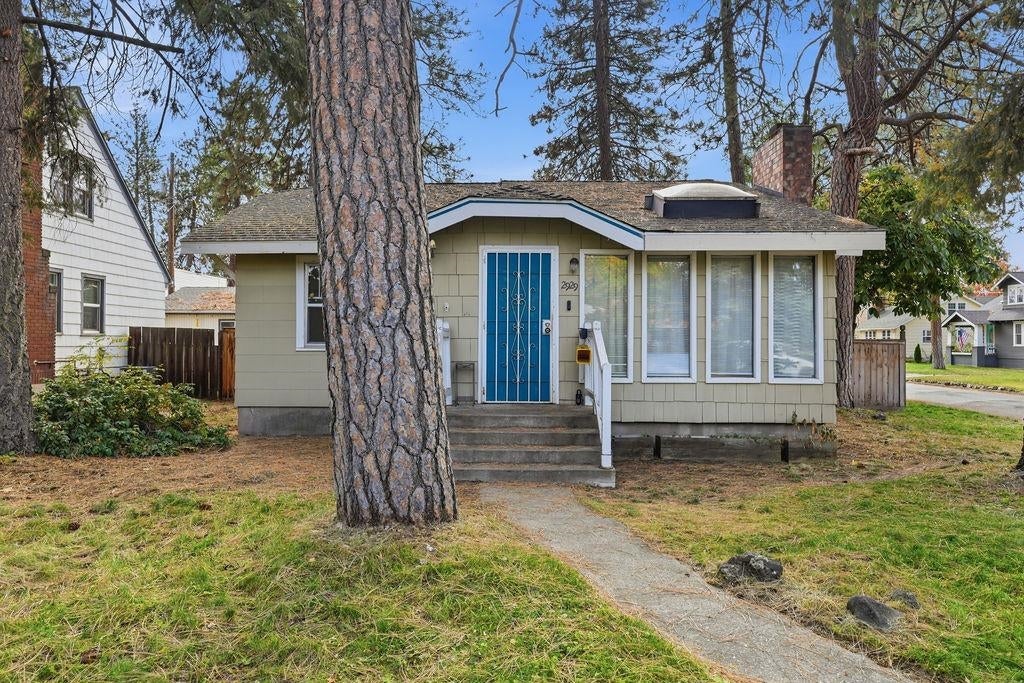 Photo of 2929 W Garland Ave, Spokane, WA 99224 (MLS # 202625925)