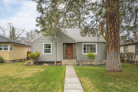 Photo of 5517 N Lincoln St, Spokane, WA 99205 (MLS # 202613745)