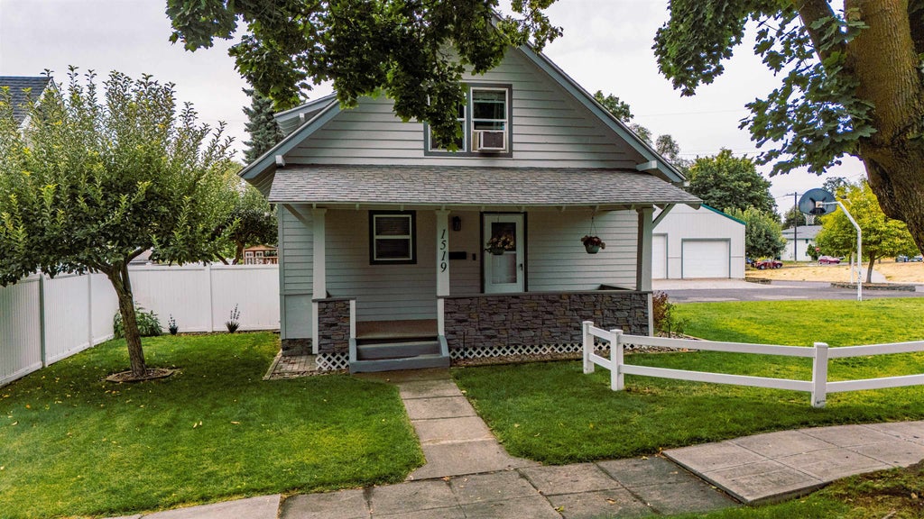 Photo of 1519 W Dalton Ave, Spokane, WA 99205 (MLS # 202623720)