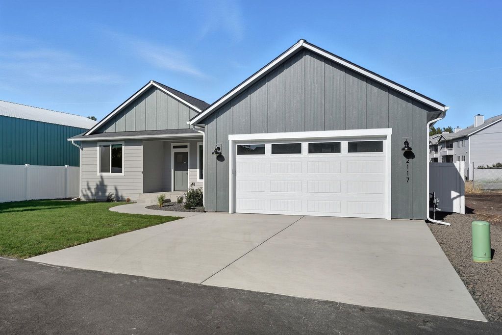 Photo of 12117 E Sharp Ln, Spokane Valley, WA 99206 (MLS # 202525543)